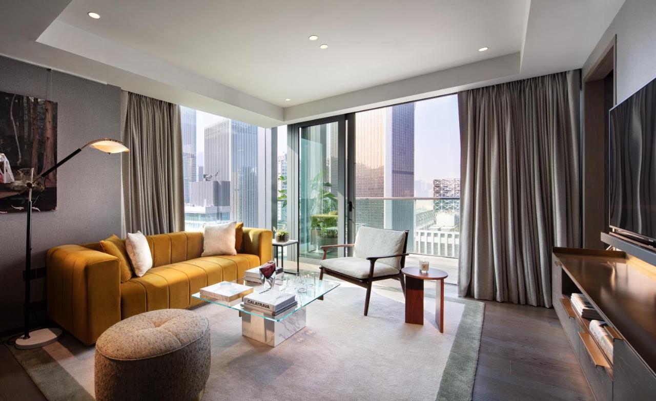 더 하리 홍콩 외부 사진 The living room of a two-bedroom apartment